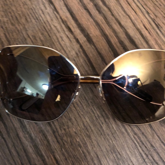 Chloe- like new - Picture 2 of 5